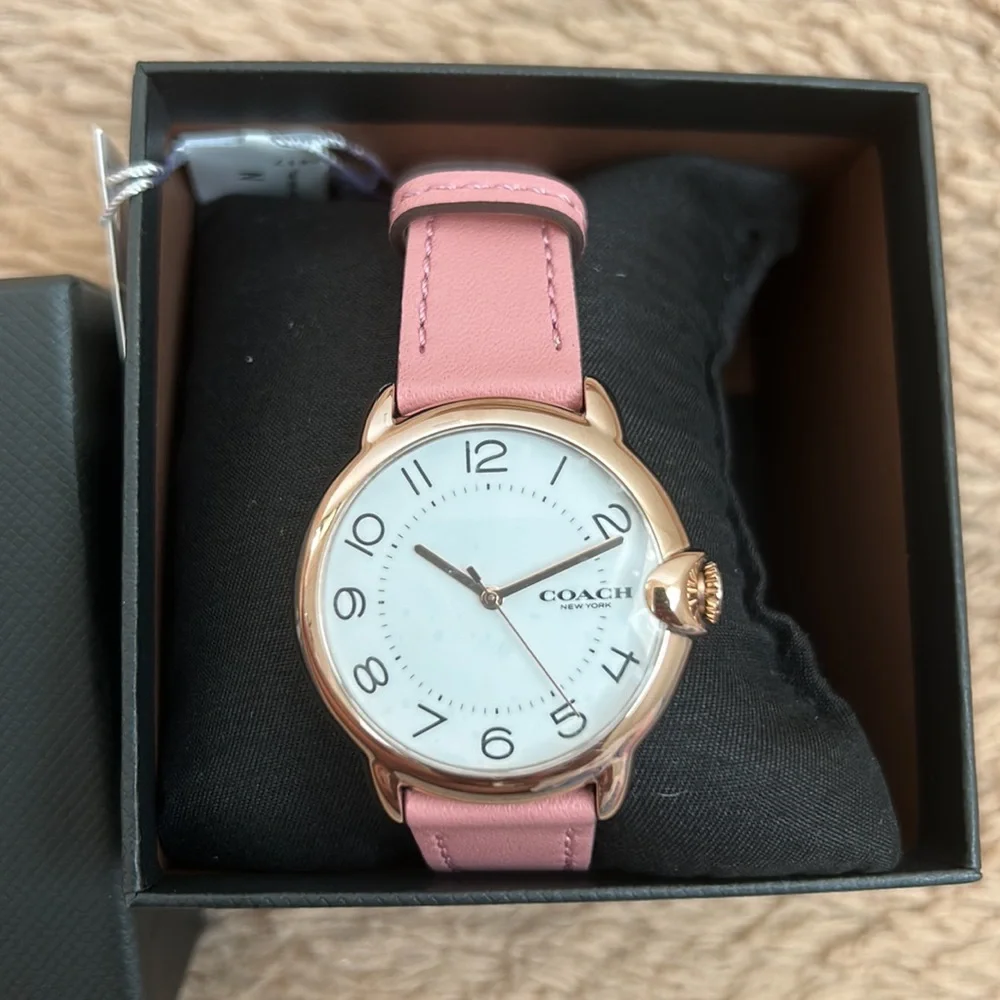 COACH LEATHER STRAP WATCH BRAND NEW